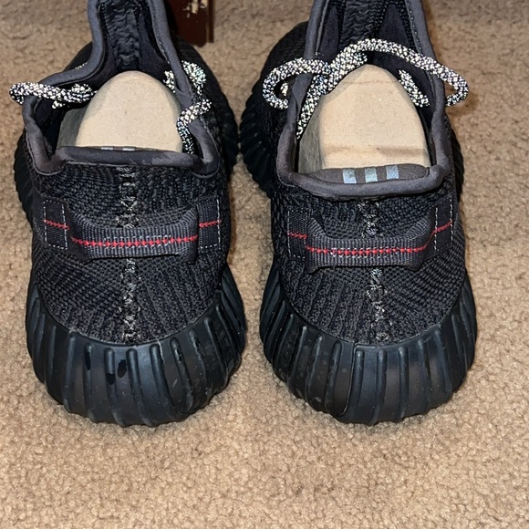 Adidas Yeezy Boost 350 V2 Black Sneakers With Reflective Laces Size 10.5 - Picture 4 of 5